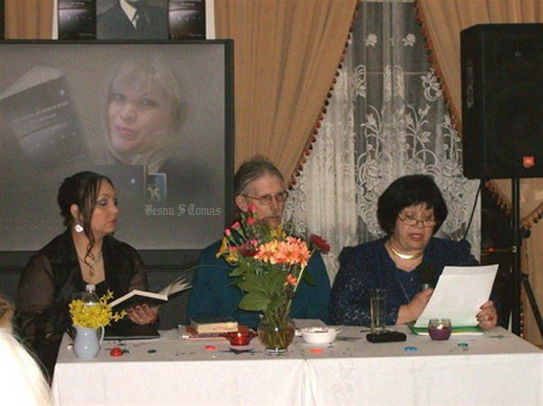 Prezentacije knjige Vesne S. Tomas u Chicagu Illinois - voditelj: Dragana Rauber Zivkovic (levo), profesor astrologije Michael Eliot, predstavnik knjige, organizator: Gordana Varga